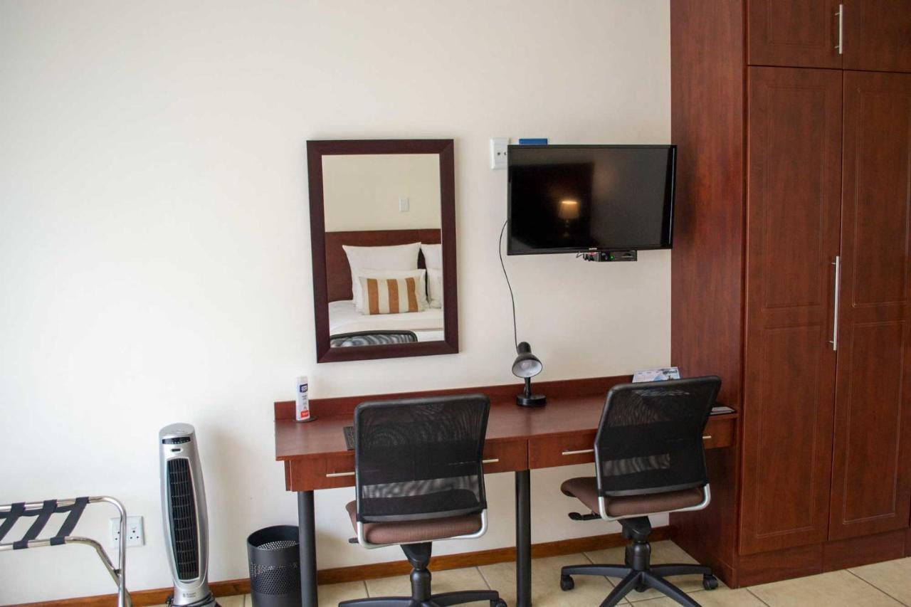 Amohela Guesthouse Midrand Ngoại thất bức ảnh