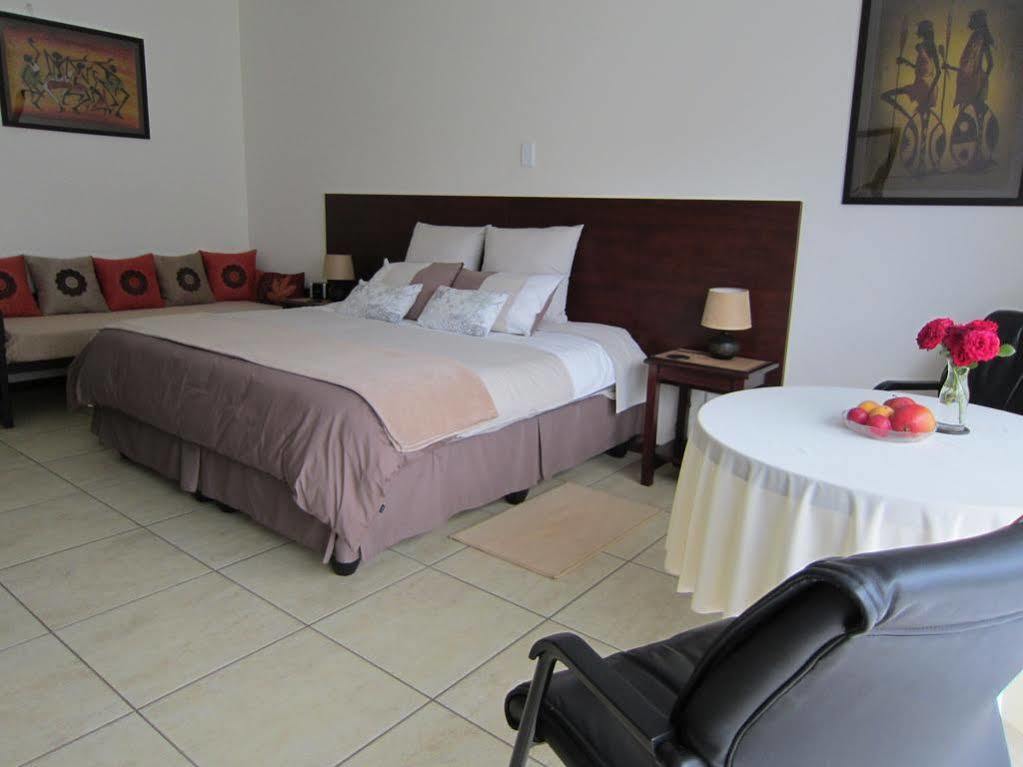 Amohela Guesthouse Midrand Ngoại thất bức ảnh