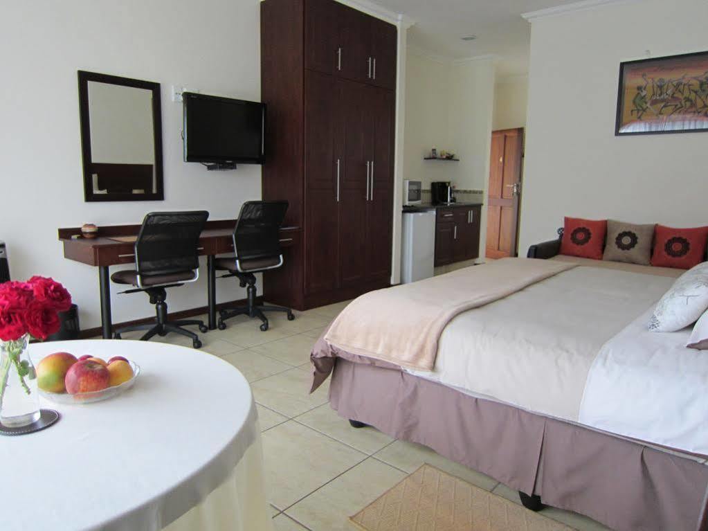 Amohela Guesthouse Midrand Ngoại thất bức ảnh