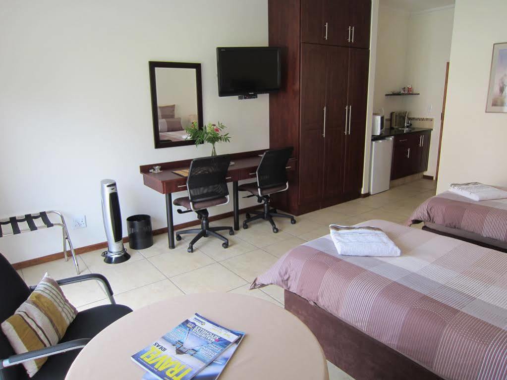 Amohela Guesthouse Midrand Ngoại thất bức ảnh